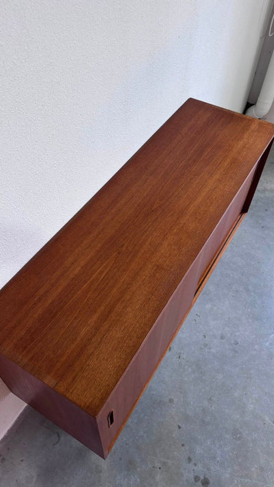 
                  
                    Vintage sideboard Hundevad teak - LOUI.STORE
                  
                