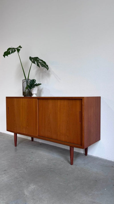 
                  
                    Vintage sideboard Hundevad teak - LOUI.STORE
                  
                