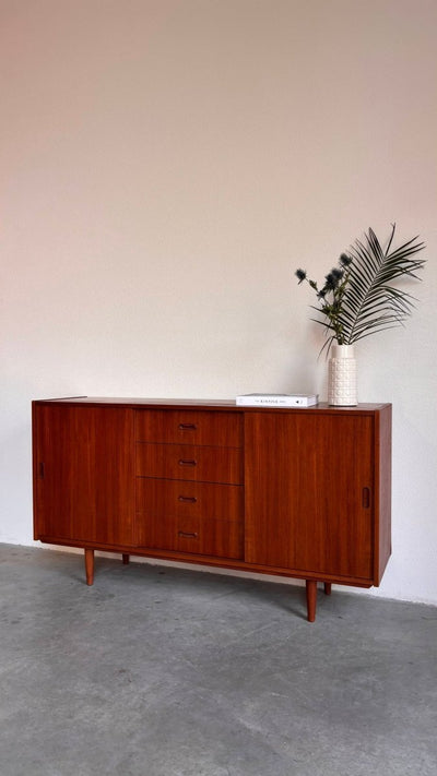 
                  
                    Vintage sideboard in teak lades - LOUI.STORE
                  
                