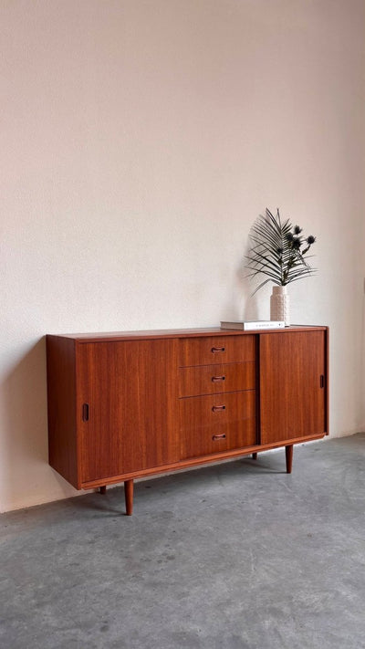 
                  
                    Vintage sideboard in teak lades - LOUI.STORE
                  
                
