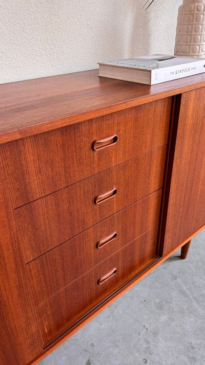 
                  
                    Vintage sideboard in teak lades - LOUI.STORE
                  
                