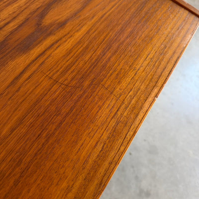 
                  
                    Vintage sideboard in teak met lades en schuifdeurtjes - LOUI
                  
                