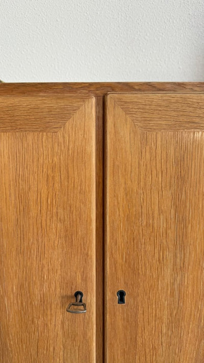 
                  
                    Vintage sideboard Kai Windig eiken - LOUI.STORE
                  
                