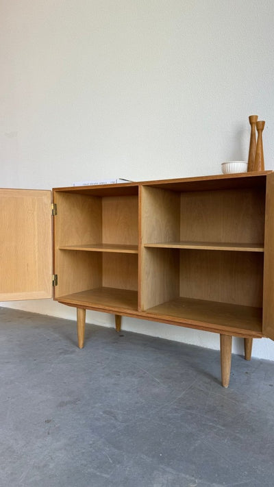 
                  
                    Vintage sideboard Kai Windig eiken - LOUI.STORE
                  
                