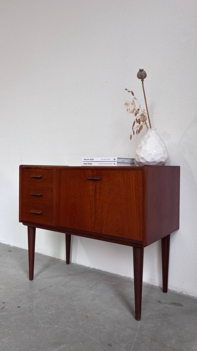 
                  
                    Vintage sideboard klep + lades - LOUI.STORE
                  
                