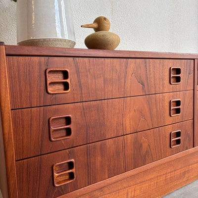 
                  
                    Vintage sideboard - ladekastje 4* op plint - LOUI.STORE
                  
                