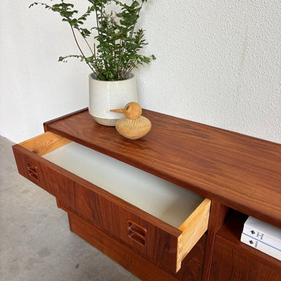 
                  
                    Vintage sideboard - ladekastje 4* op plint - LOUI.STORE
                  
                