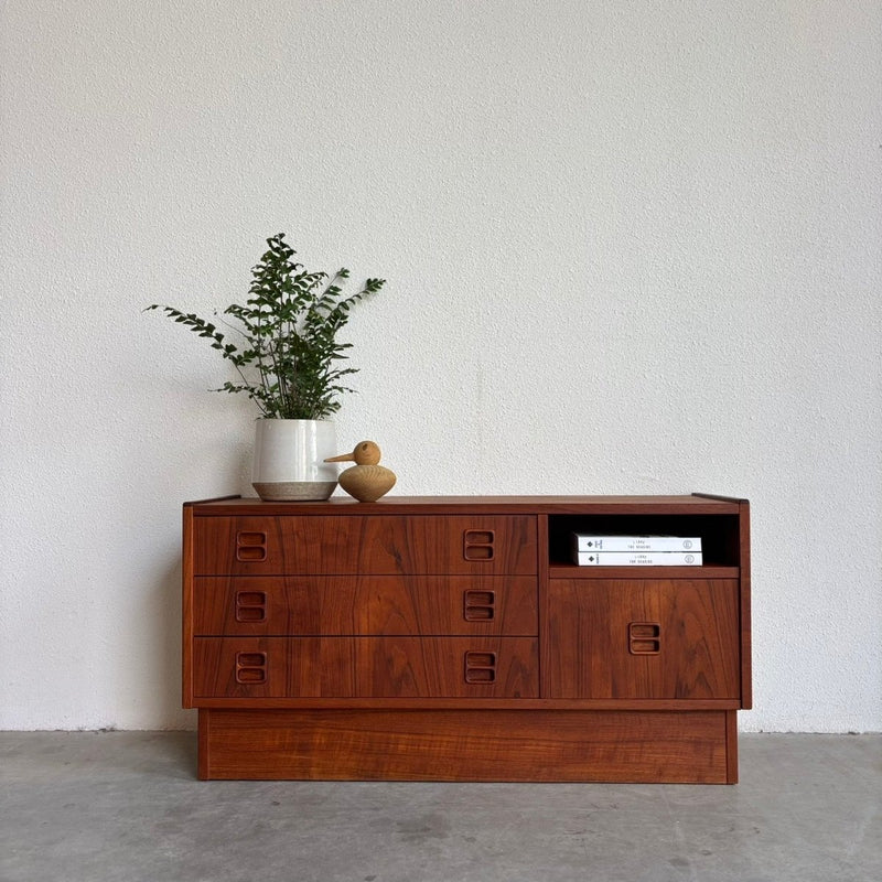 Vintage sideboard - ladekastje 4* op plint - LOUI.STORE