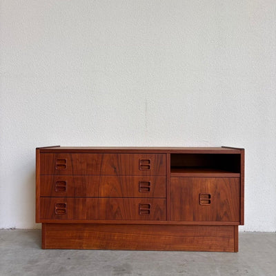 
                  
                    Vintage sideboard - ladekastje 4* op plint - LOUI.STORE
                  
                