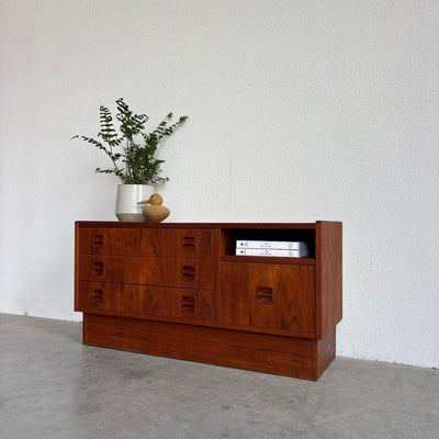 
                  
                    Vintage sideboard - ladekastje 4* op plint - LOUI.STORE
                  
                