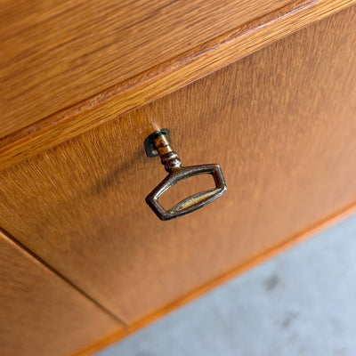 
                  
                    Vintage sideboard lades +deurtjes eiken - LOUI
                  
                