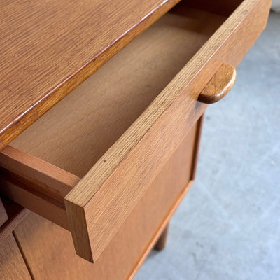 
                  
                    Vintage sideboard lades +deurtjes eiken - LOUI
                  
                