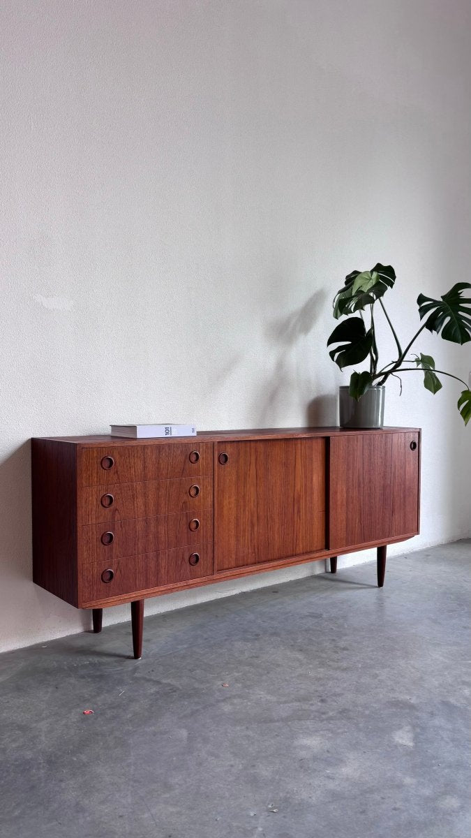 
                  
                    Vintage sideboard - lowboard teak - LOUI.STORE
                  
                