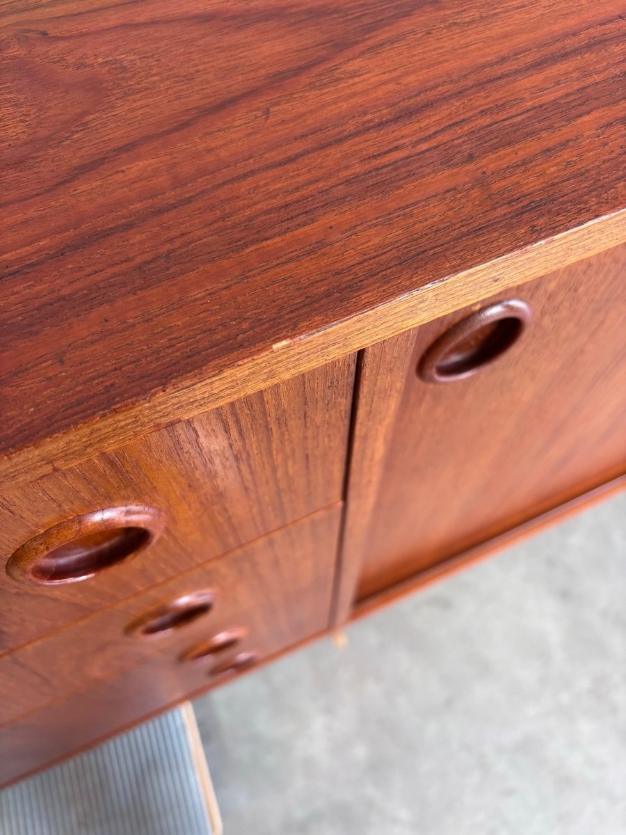 
                  
                    Vintage sideboard - lowboard teak - LOUI.STORE
                  
                