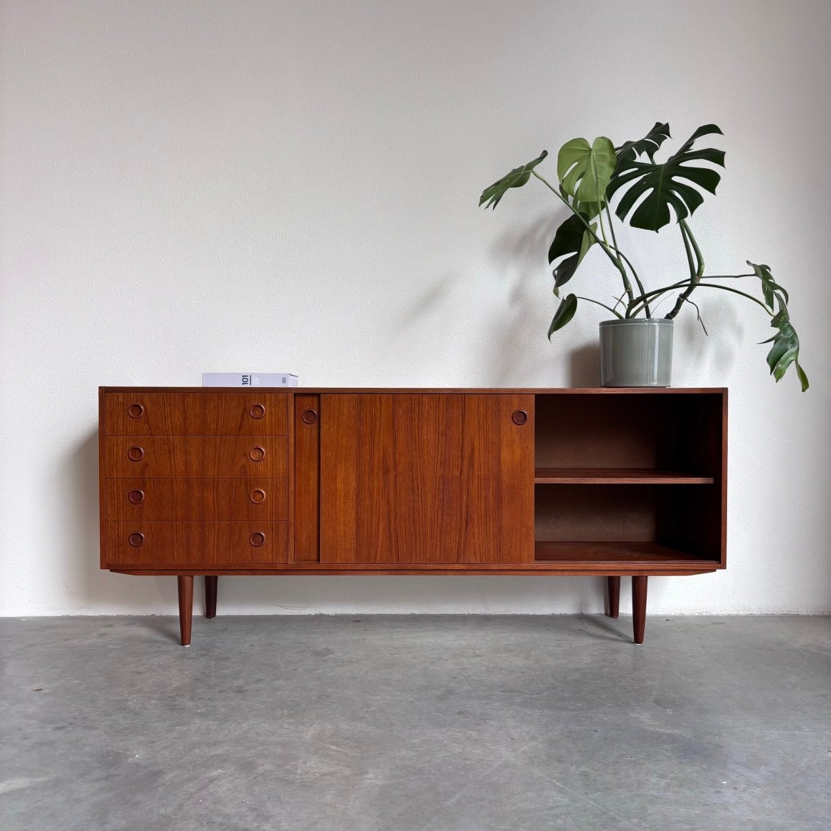 
                  
                    Vintage sideboard - lowboard teak - LOUI.STORE
                  
                