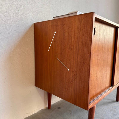 
                  
                    Vintage sideboard met schuifdeurtjes - LOUI.STORE
                  
                