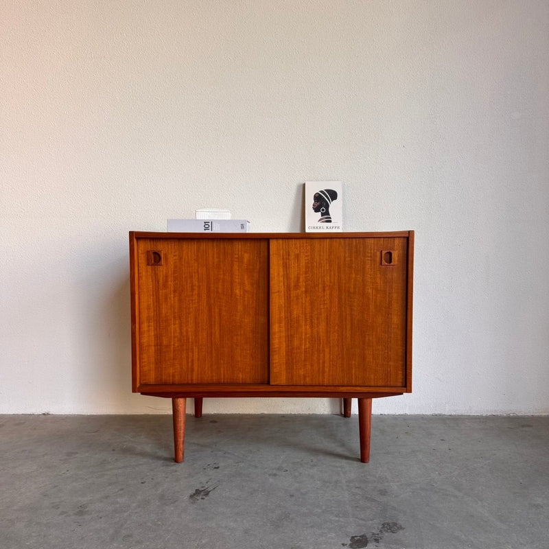 Vintage sideboard met schuifdeurtjes - LOUI.STORE