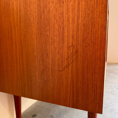 
                  
                    Vintage sideboard met schuifdeurtjes - LOUI.STORE
                  
                
