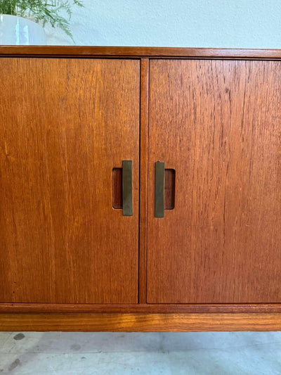 
                  
                    Vintage sideboard metalen greepjes - LOUI.STORE
                  
                