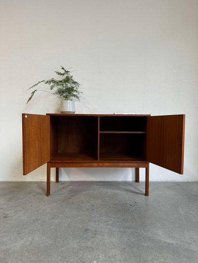 
                  
                    Vintage sideboard metalen greepjes - LOUI.STORE
                  
                