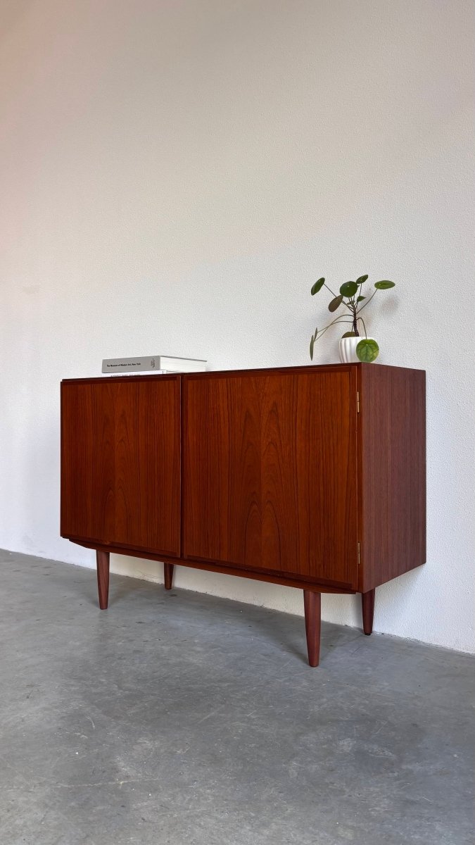 
                  
                    Vintage sideboard Omann Jun teak - LOUI.STORE
                  
                