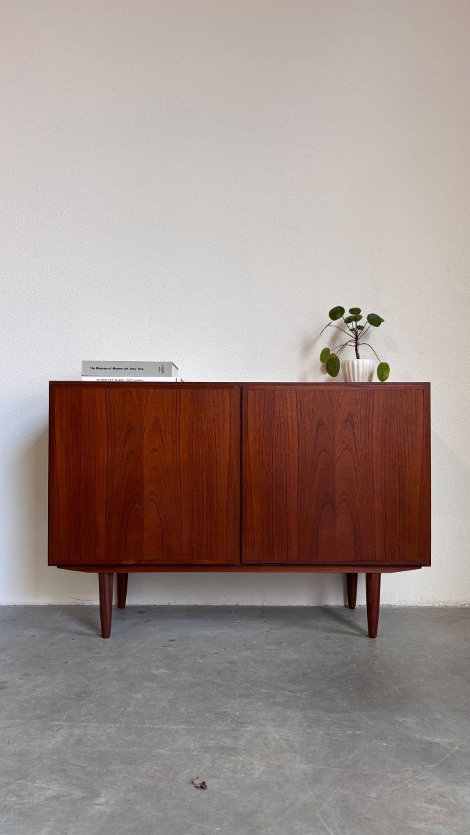 
                  
                    Vintage sideboard Omann Jun teak - LOUI.STORE
                  
                