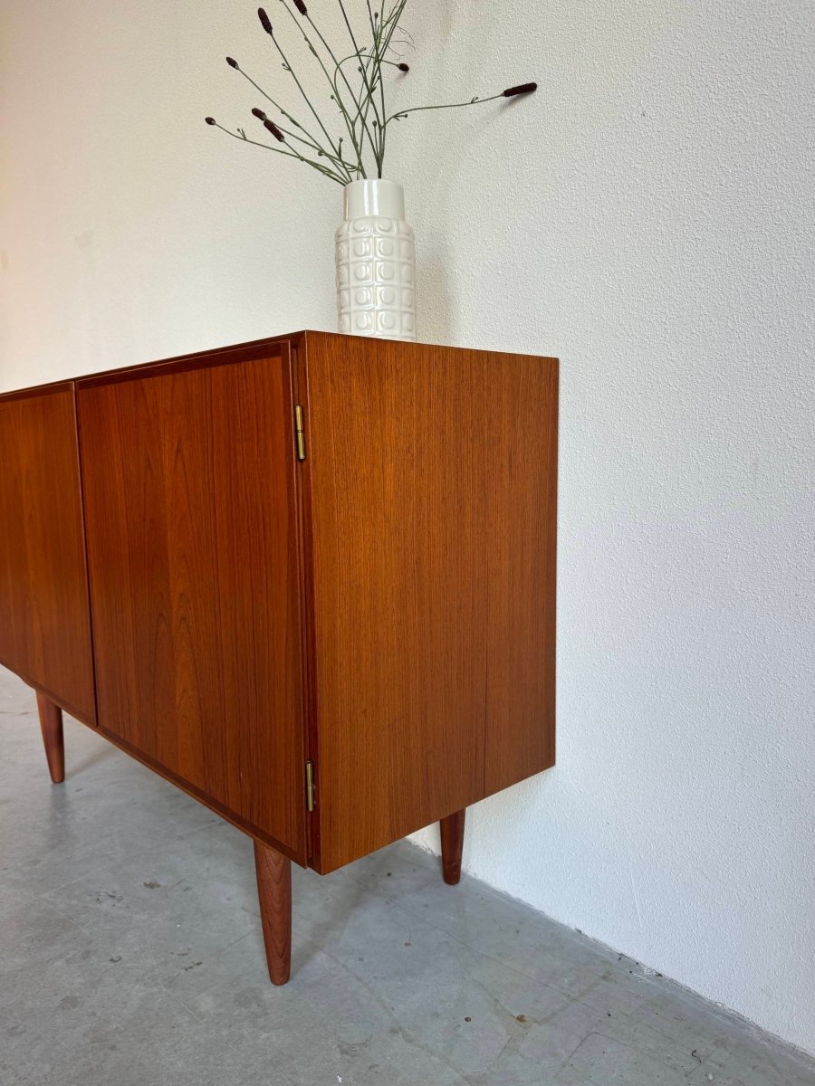 
                  
                    Vintage sideboard Omann Jun teak - LOUI.STORE
                  
                