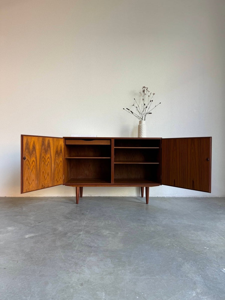 
                  
                    Vintage sideboard Omann Jun teak - LOUI.STORE
                  
                