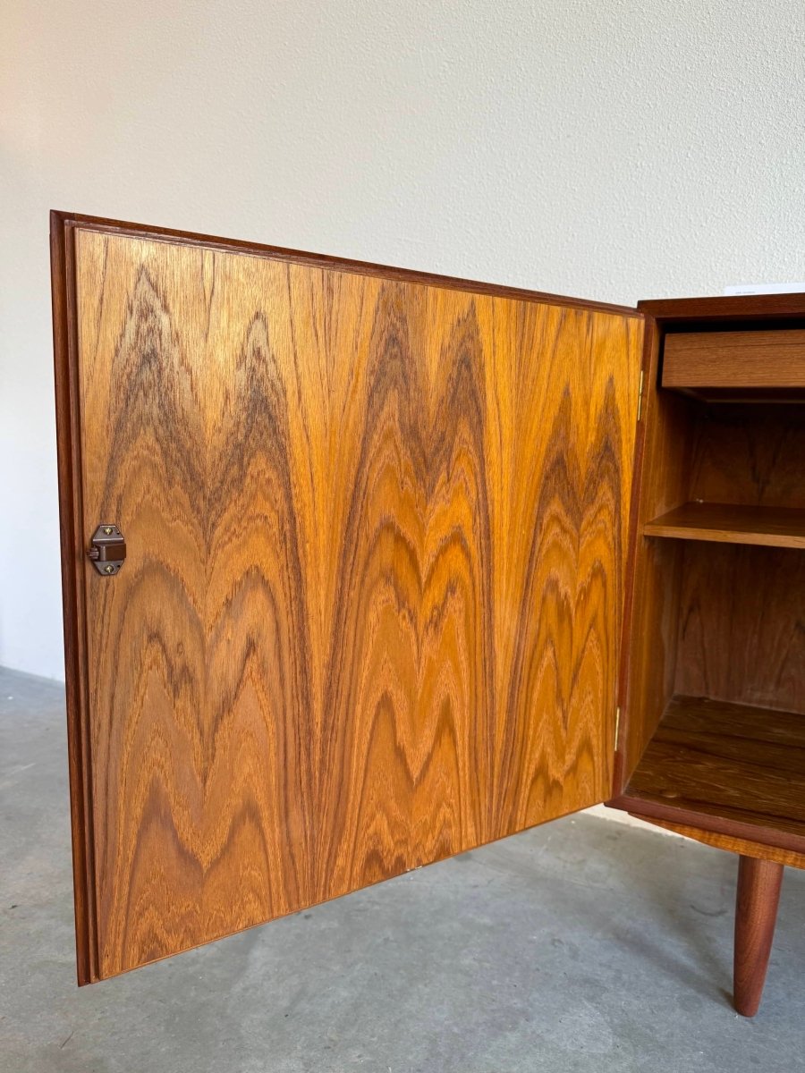 
                  
                    Vintage sideboard Omann Jun teak - LOUI.STORE
                  
                