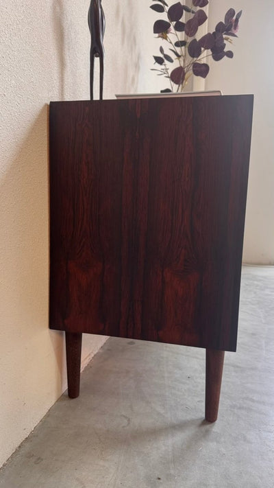 
                  
                    Vintage sideboard palissander 2 deurtjes - LOUI.STORE
                  
                