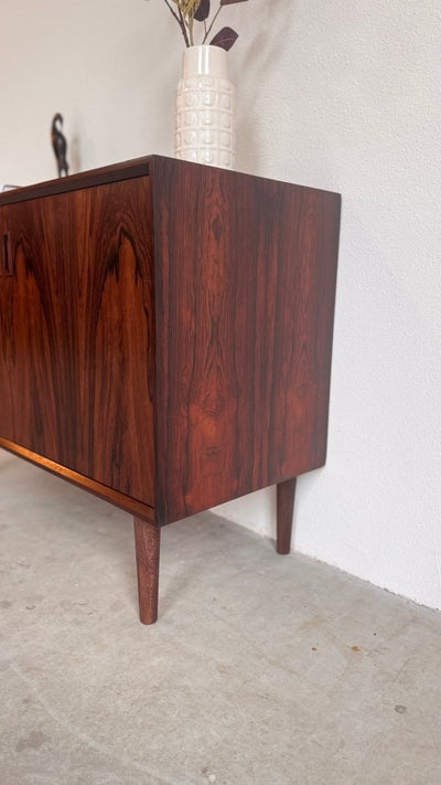 
                  
                    Vintage sideboard palissander 2 deurtjes - LOUI.STORE
                  
                