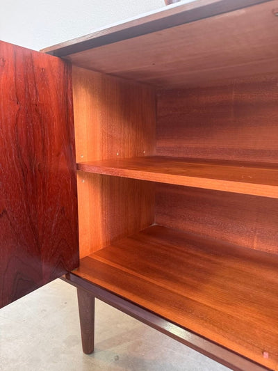 
                  
                    Vintage sideboard palissander 2 deurtjes - LOUI.STORE
                  
                