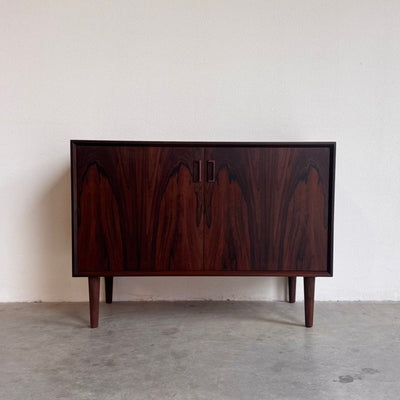 
                  
                    Vintage sideboard palissander 2 deurtjes - LOUI.STORE
                  
                