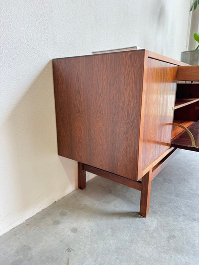 
                  
                    Vintage sideboard palissander met klepdeurtjes - LOUI.STORE
                  
                