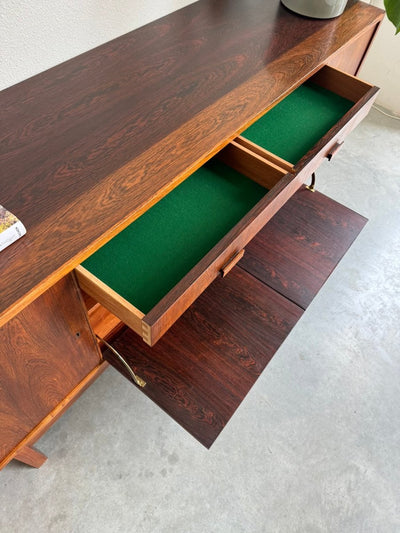 
                  
                    Vintage sideboard palissander met klepdeurtjes - LOUI.STORE
                  
                