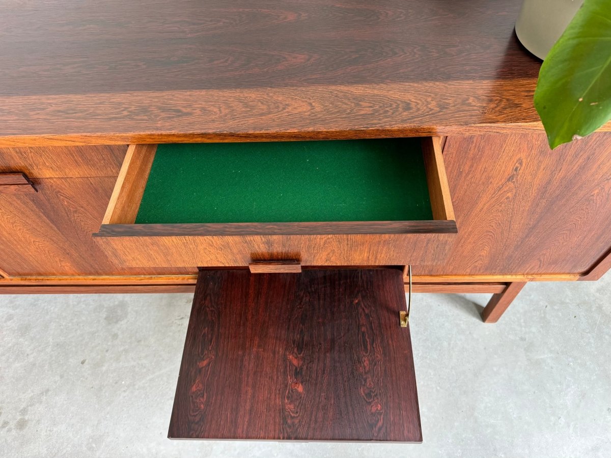
                  
                    Vintage sideboard palissander met klepdeurtjes - LOUI.STORE
                  
                