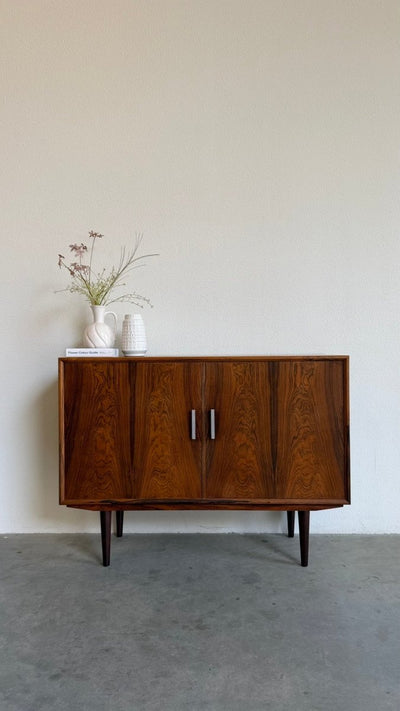 
                  
                    Vintage sideboard palissander met metalen greepjes - LOUI
                  
                