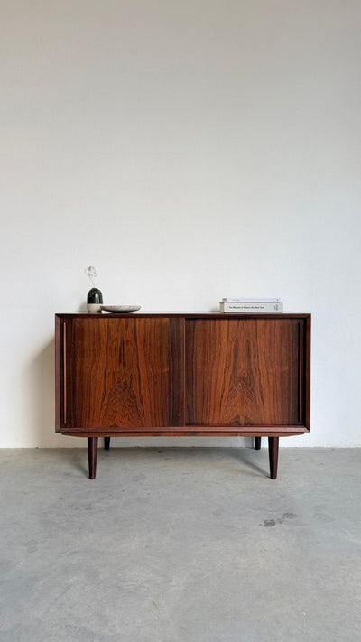 
                  
                    Vintage sideboard palissander schuifdeuren - LOUI
                  
                