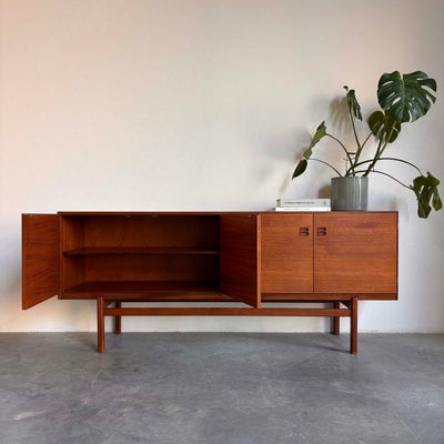 
                  
                    Vintage sideboard PMJ Viby - LOUI.STORE
                  
                