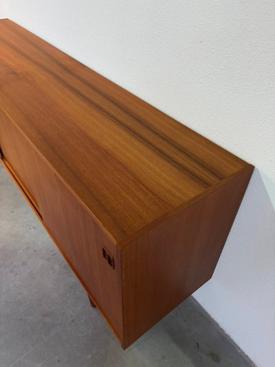 
                  
                    Vintage sideboard schuifdeuren 3 - LOUI.STORE
                  
                