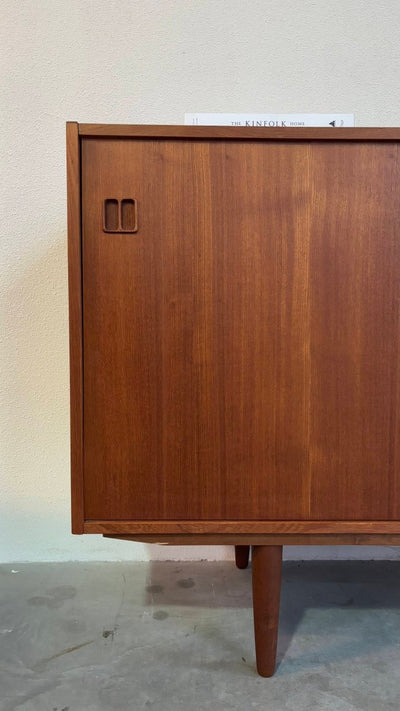 
                  
                    Vintage sideboard schuifdeuren 3 - LOUI.STORE
                  
                