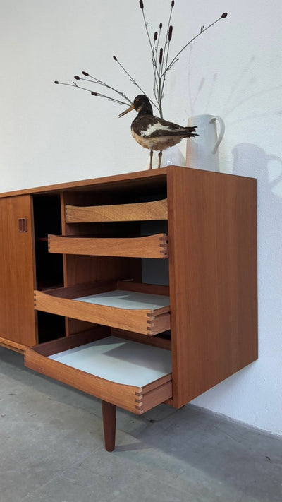 
                  
                    Vintage sideboard schuifdeuren 3 - LOUI.STORE
                  
                