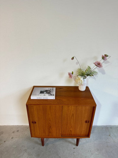 
                  
                    Vintage sideboard schuifdeuren - LOUI.STORE
                  
                
