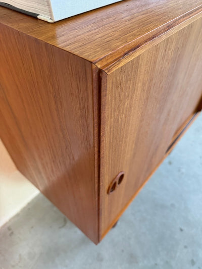 
                  
                    Vintage sideboard schuifdeuren - LOUI.STORE
                  
                