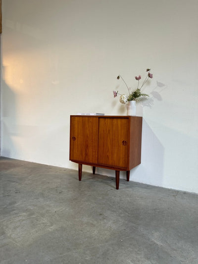 
                  
                    Vintage sideboard schuifdeuren - LOUI.STORE
                  
                