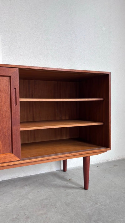 
                  
                    Vintage sideboard schuifdeuren teak - LOUI.STORE
                  
                