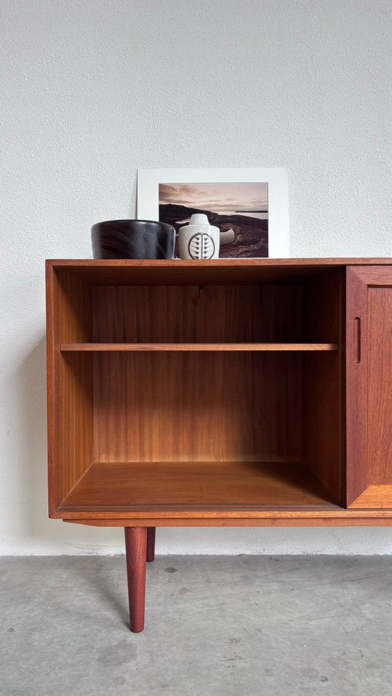 
                  
                    Vintage sideboard schuifdeuren teak - LOUI.STORE
                  
                