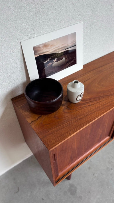 
                  
                    Vintage sideboard schuifdeuren teak - LOUI.STORE
                  
                
