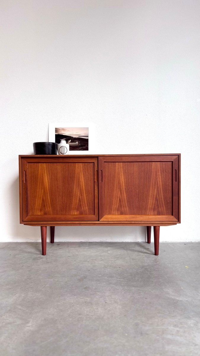 
                  
                    Vintage sideboard schuifdeuren teak - LOUI.STORE
                  
                