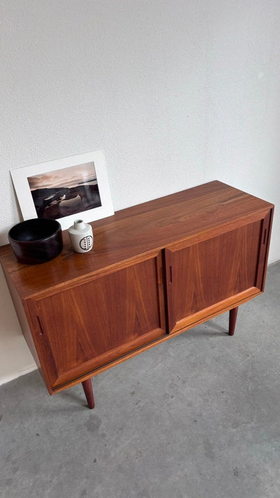 
                  
                    Vintage sideboard schuifdeuren teak - LOUI.STORE
                  
                